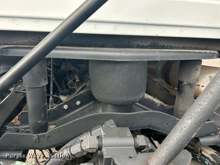 image for item OI9529 2003 Mack CH613 semi truck