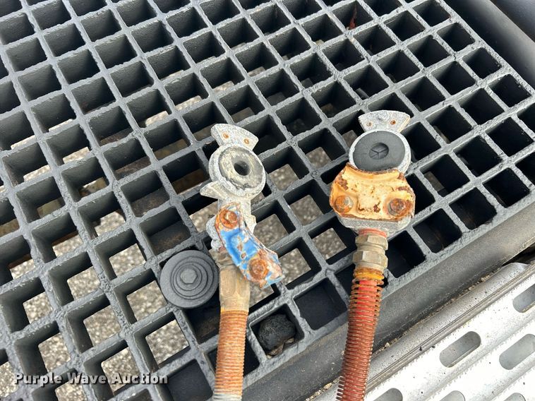 image for item OI9529 2003 Mack CH613 semi truck