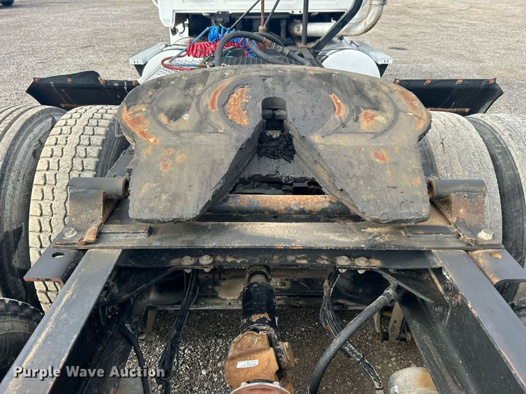 image for item OI9529 2003 Mack CH613 semi truck