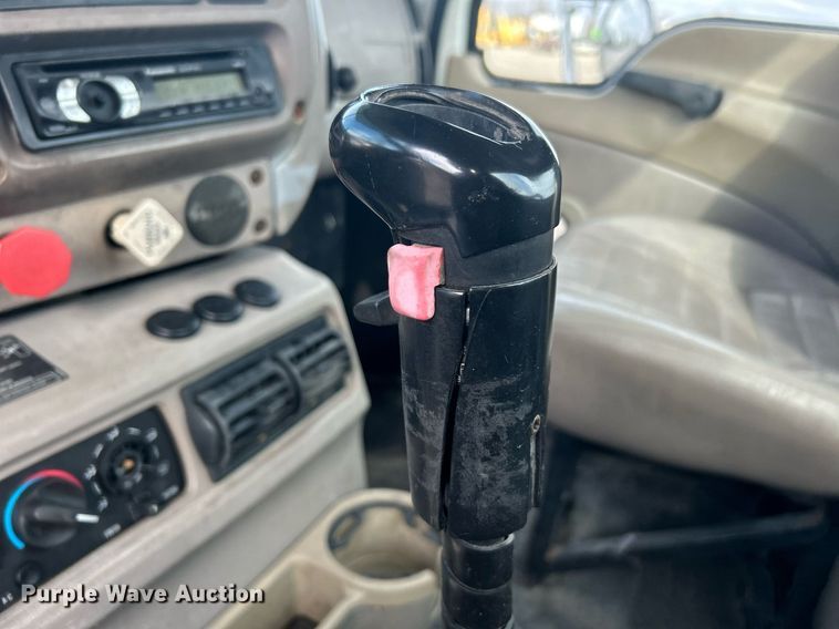 image for item OI9529 2003 Mack CH613 semi truck