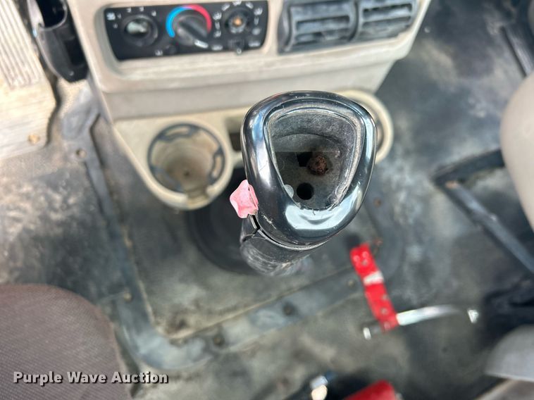 image for item OI9529 2003 Mack CH613 semi truck