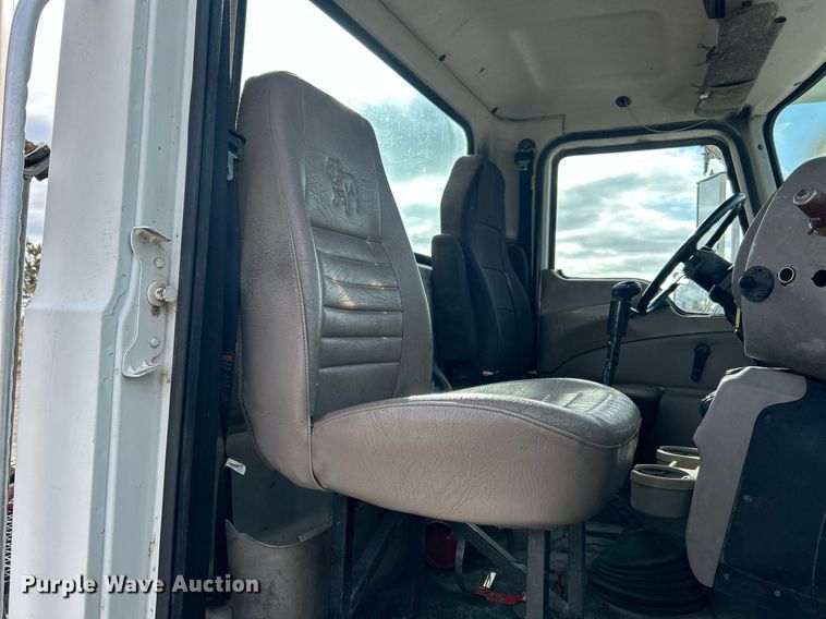 image for item OI9529 2003 Mack CH613 semi truck