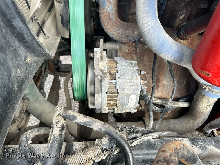 image for item OI9529 2003 Mack CH613 semi truck