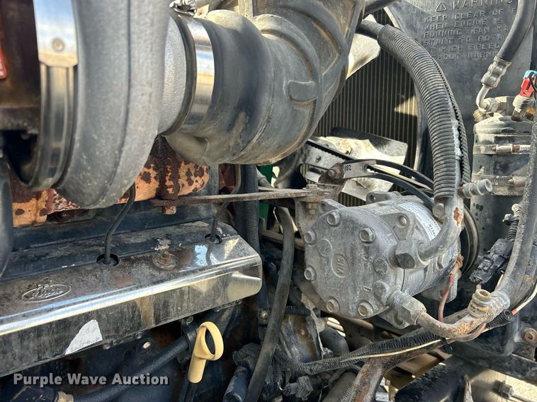 image for item OI9529 2003 Mack CH613 semi truck