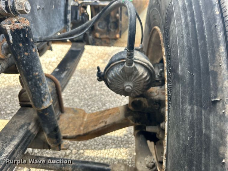 image for item OI9529 2003 Mack CH613 semi truck