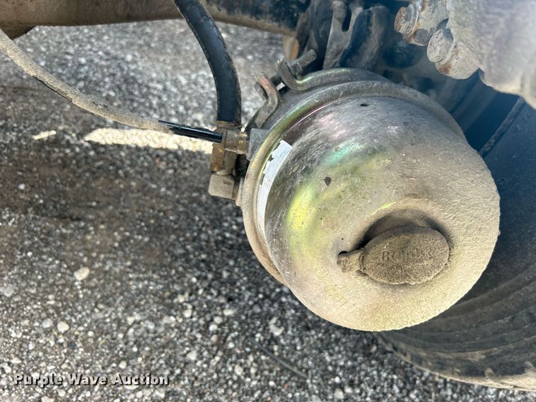 image for item OI9529 2003 Mack CH613 semi truck