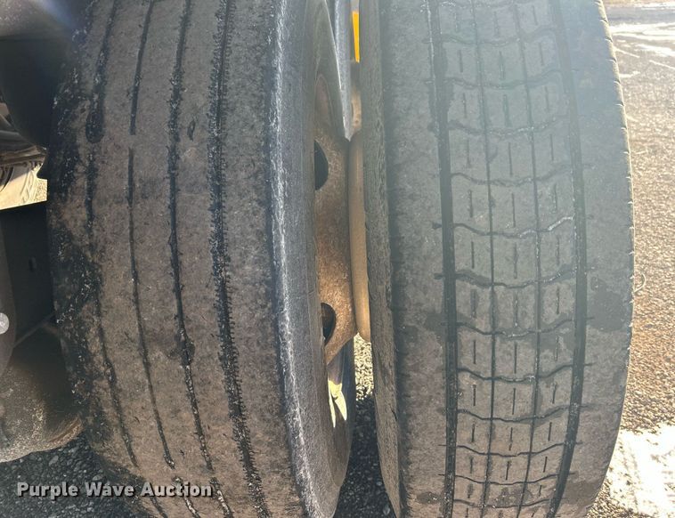 image for item OI9539 2013 Great Dane CSE121420053 dry van trailer