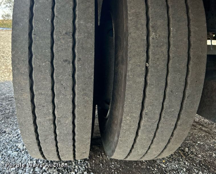 image for item OI9547 1998 Kalyn-Siebert drop deck equipment trailer