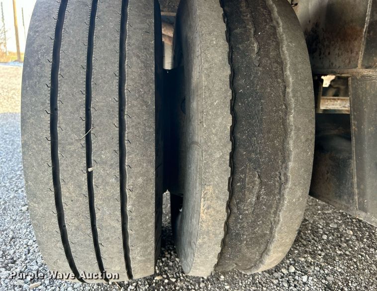 image for item OI9547 1998 Kalyn-Siebert drop deck equipment trailer