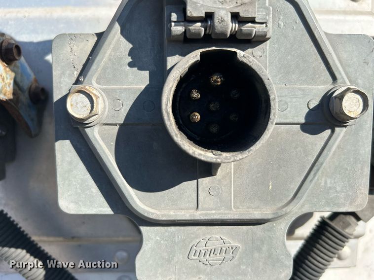 image for item OI9551 2013 Utility Trailer VS2DX dry van trailer