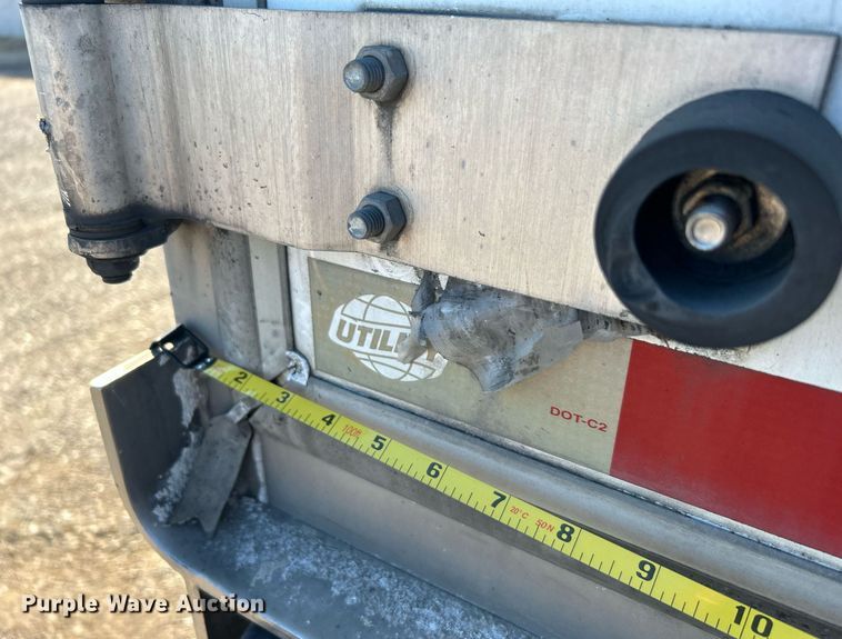 image for item OI9551 2013 Utility Trailer VS2DX dry van trailer