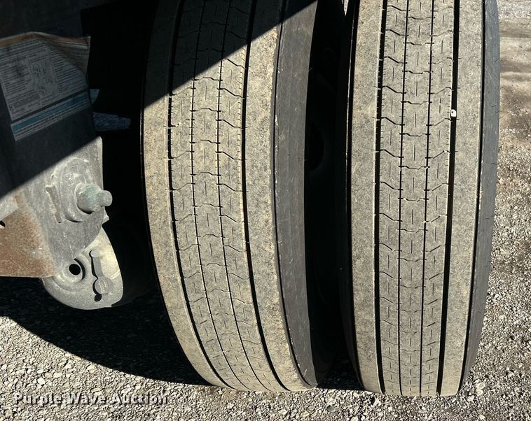 image for item OI9551 2013 Utility Trailer VS2DX dry van trailer