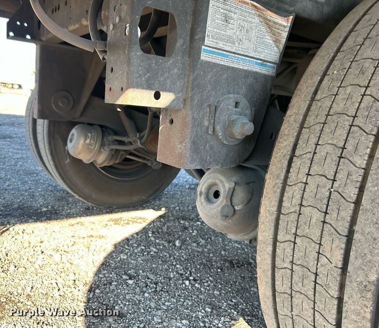 image for item OI9551 2013 Utility Trailer VS2DX dry van trailer