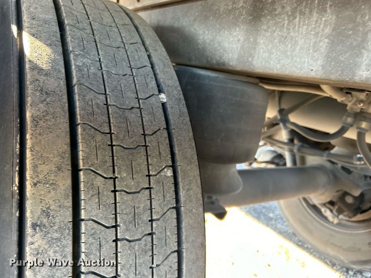 image for item OI9551 2013 Utility Trailer VS2DX dry van trailer