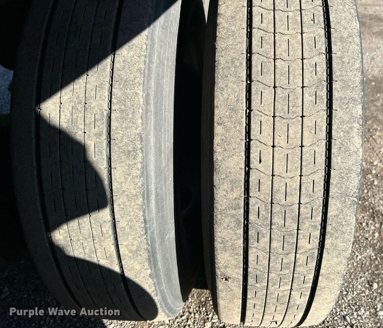 image for item OI9551 2013 Utility Trailer VS2DX dry van trailer