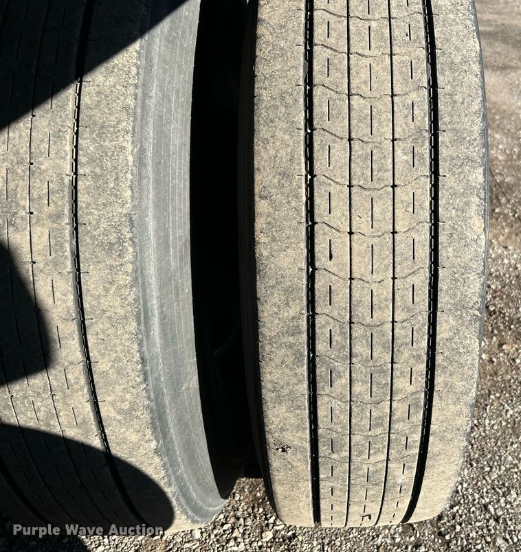 image for item OI9551 2013 Utility Trailer VS2DX dry van trailer