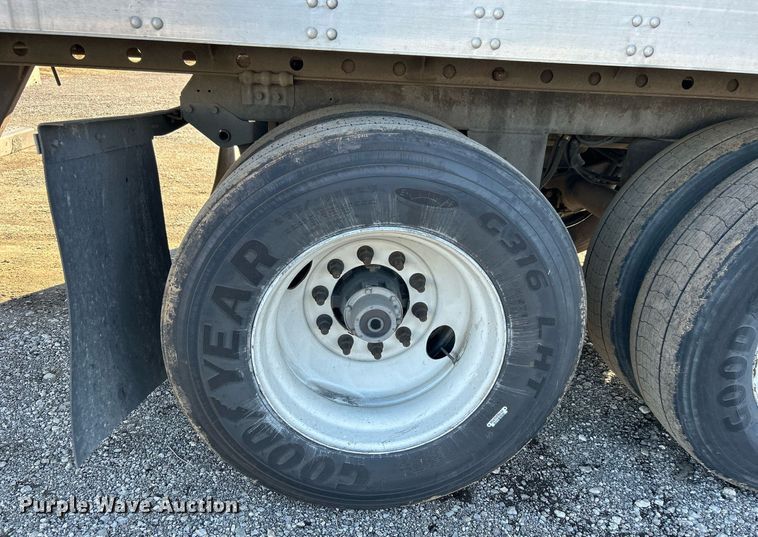 image for item OI9551 2013 Utility Trailer VS2DX dry van trailer