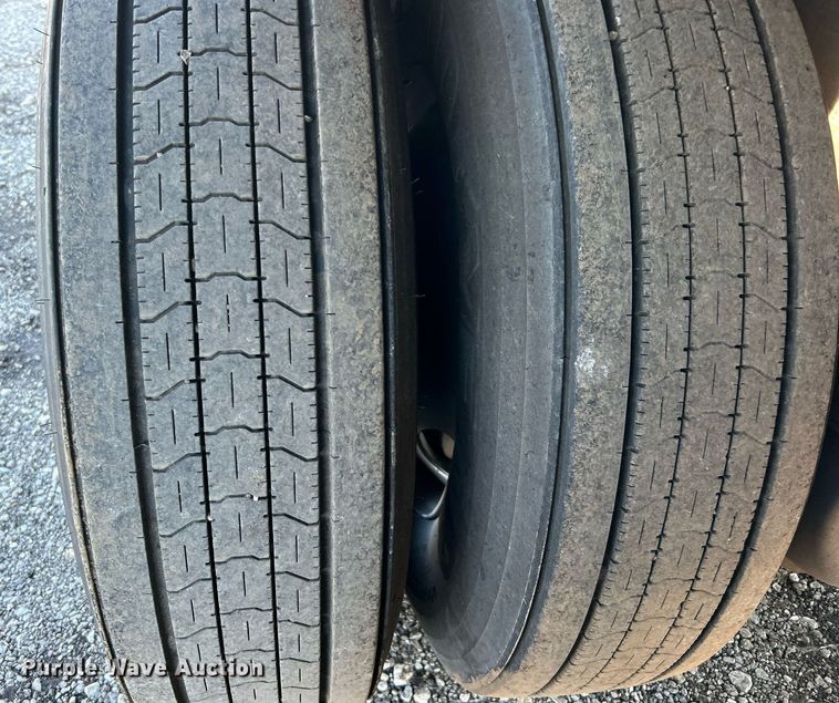 image for item OI9551 2013 Utility Trailer VS2DX dry van trailer