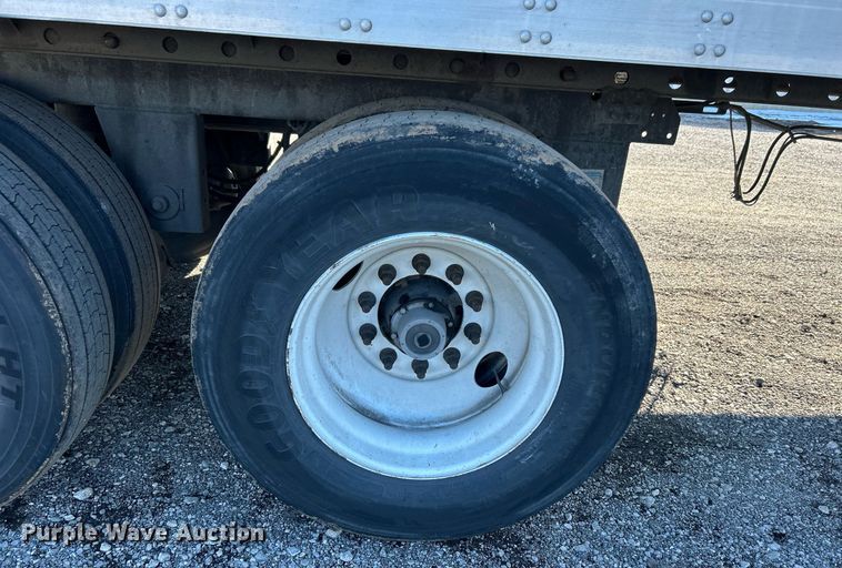 image for item OI9551 2013 Utility Trailer VS2DX dry van trailer