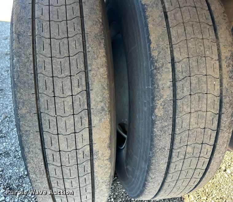 image for item OI9551 2013 Utility Trailer VS2DX dry van trailer