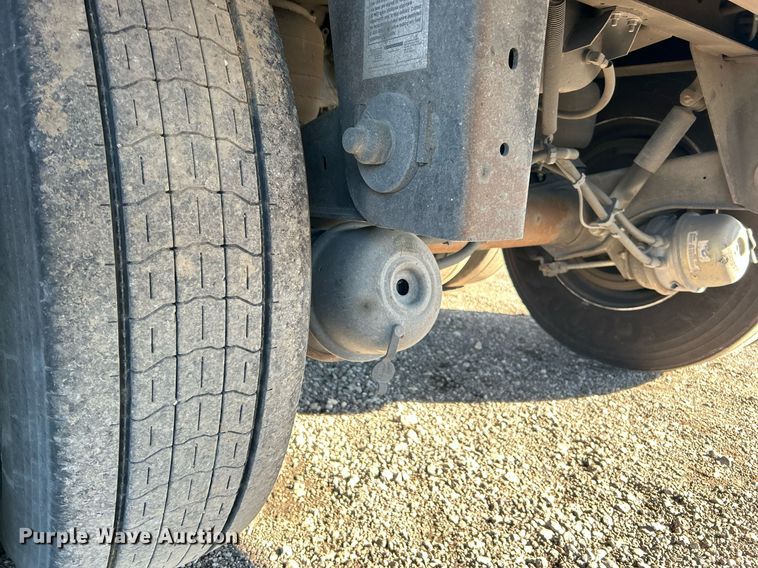 image for item OI9551 2013 Utility Trailer VS2DX dry van trailer