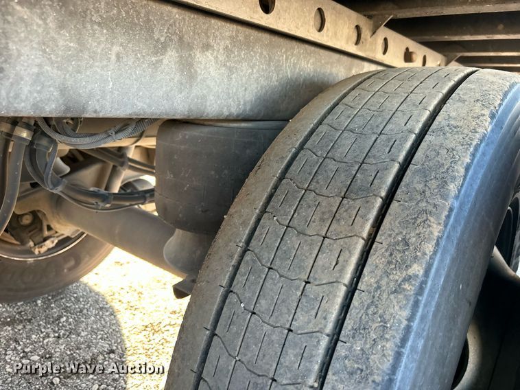 image for item OI9551 2013 Utility Trailer VS2DX dry van trailer