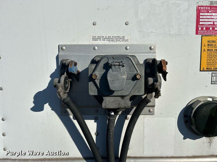 image for item OI9552 2013 Utility Trailer MFG Co. VS2DX dry van trailer