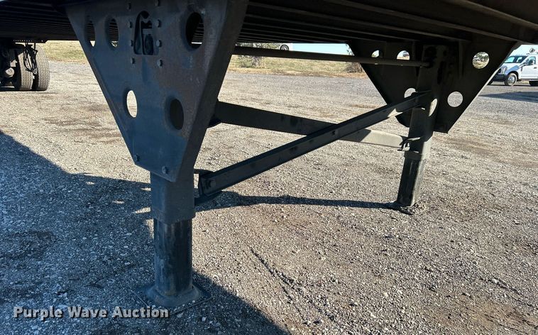 image for item OI9552 2013 Utility Trailer MFG Co. VS2DX dry van trailer