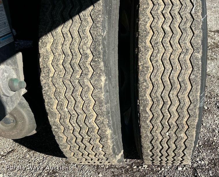 image for item OI9552 2013 Utility Trailer MFG Co. VS2DX dry van trailer