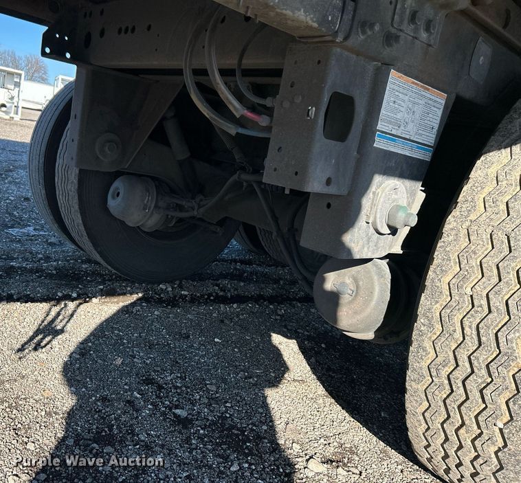 image for item OI9552 2013 Utility Trailer MFG Co. VS2DX dry van trailer