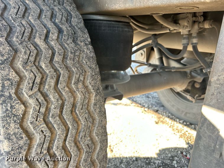 image for item OI9552 2013 Utility Trailer MFG Co. VS2DX dry van trailer