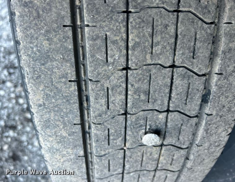 image for item OI9552 2013 Utility Trailer MFG Co. VS2DX dry van trailer