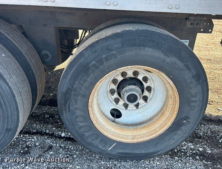 image for item OI9552 2013 Utility Trailer MFG Co. VS2DX dry van trailer