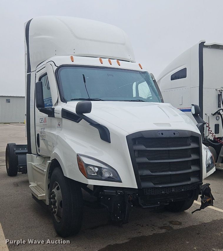 image for item OJ9723 2022 Freightliner  Cascadia 116 semi truck