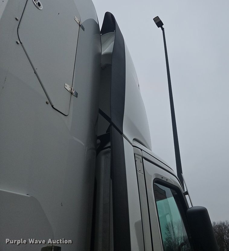 image for item OJ9723 2022 Freightliner  Cascadia 116 semi truck