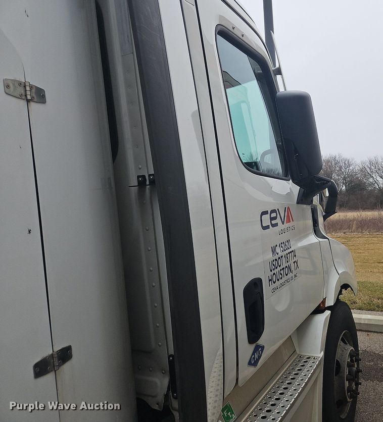 image for item OJ9723 2022 Freightliner  Cascadia 116 semi truck