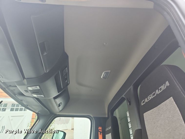 image for item OJ9723 2022 Freightliner  Cascadia 116 semi truck