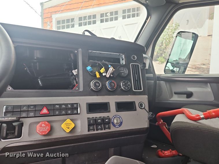 image for item OJ9723 2022 Freightliner  Cascadia 116 semi truck