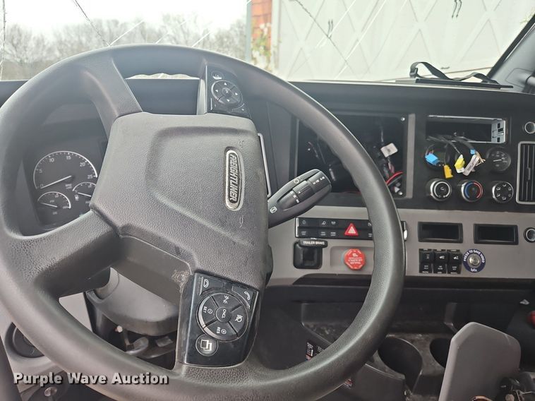 image for item OJ9723 2022 Freightliner  Cascadia 116 semi truck