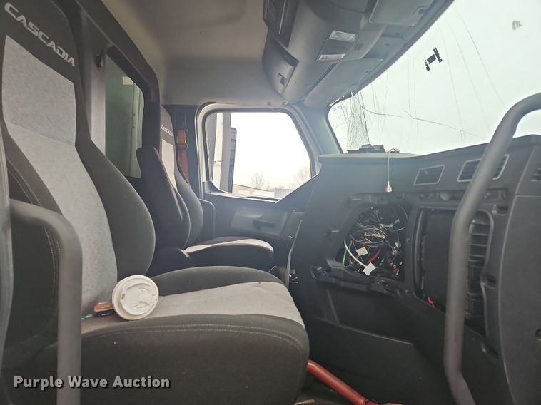 image for item OJ9723 2022 Freightliner  Cascadia 116 semi truck