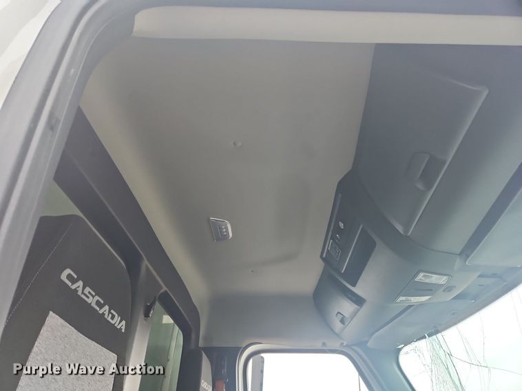 image for item OJ9723 2022 Freightliner  Cascadia 116 semi truck