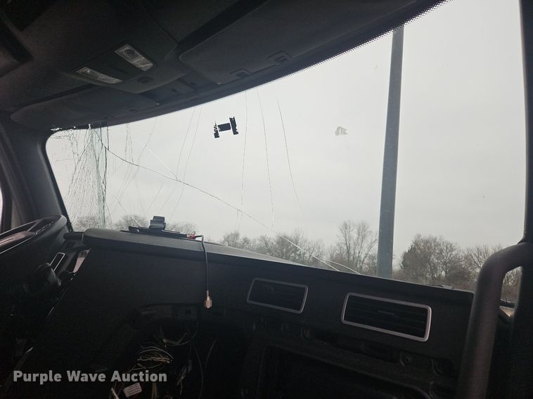 image for item OJ9723 2022 Freightliner  Cascadia 116 semi truck