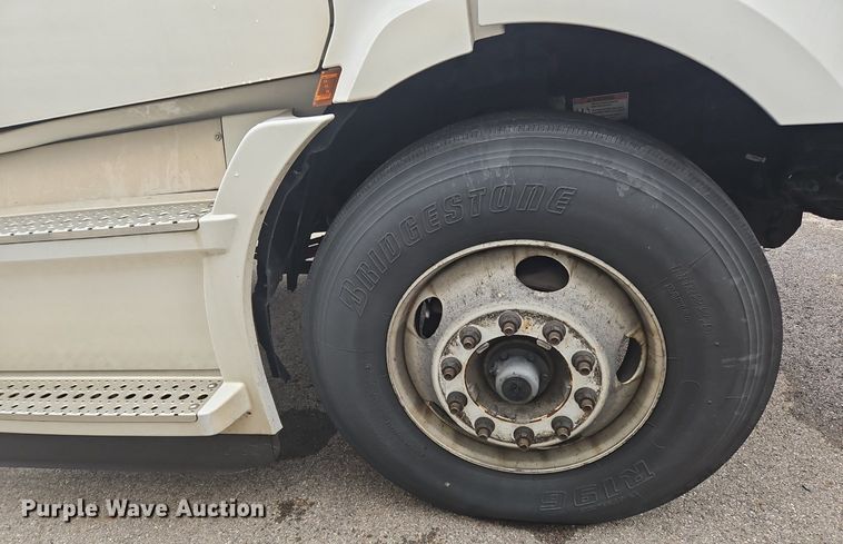 image for item OJ9723 2022 Freightliner  Cascadia 116 semi truck