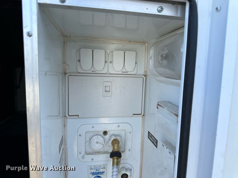 image for item DM2671 2011 Bighorn 3055 RL camper