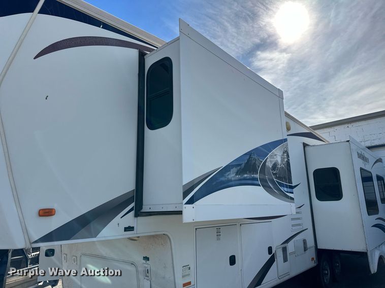 image for item DM2671 2011 Bighorn 3055 RL camper