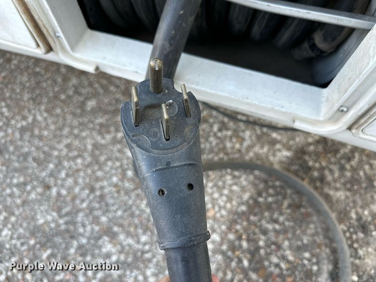 image for item DM2671 2011 Bighorn 3055 RL camper