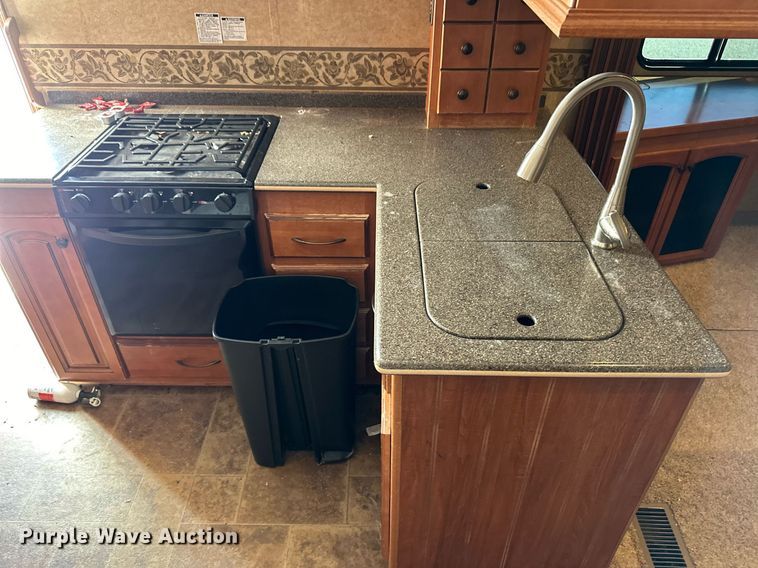 image for item DM2671 2011 Bighorn 3055 RL camper