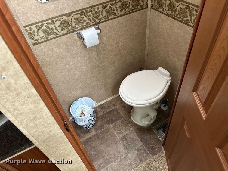 image for item DM2671 2011 Bighorn 3055 RL camper