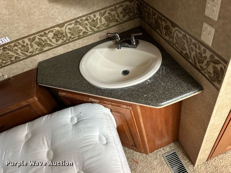 image for item DM2671 2011 Bighorn 3055 RL camper