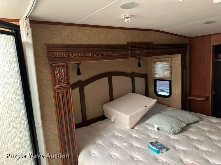 image for item DM2671 2011 Bighorn 3055 RL camper